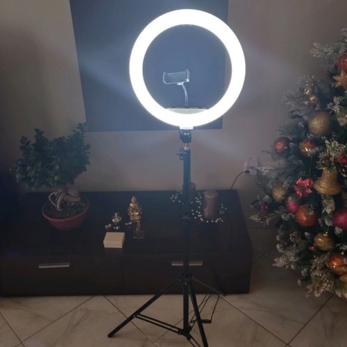 Ring light new with tripod without box