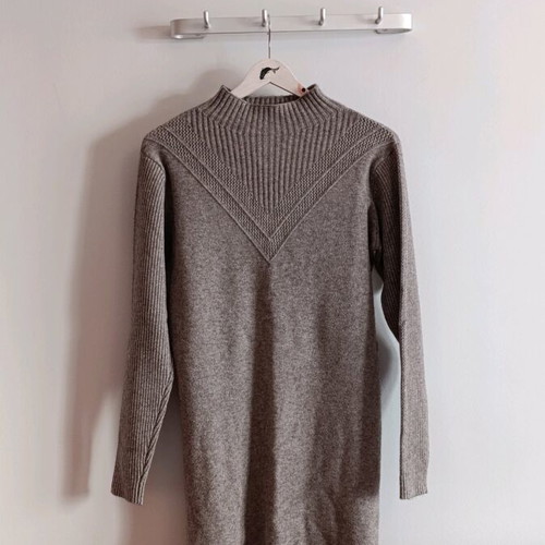 Long women's sweater like new, size M, beige