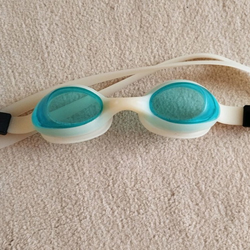 Children's swimming goggles like new