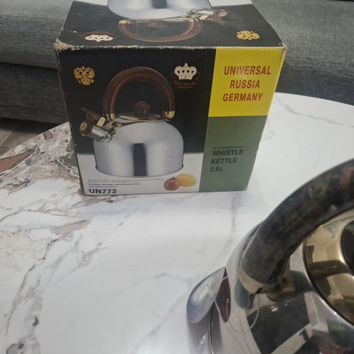 Universal Stainless Steel Kettle 2.5L New with Whistle