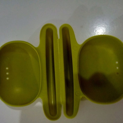 Kiwi container like new with space for fork