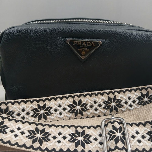Black crossbody bag like new, not authentic product
