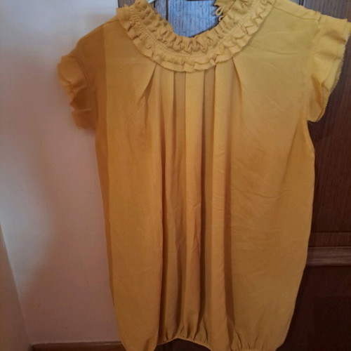 Cropped shirt Benetton like new, yellow, sizes M and L