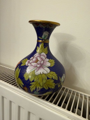 Cloisonné decorative vase like new