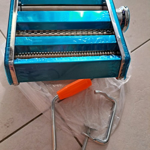 Dough and pasta maker with cutter accessories new