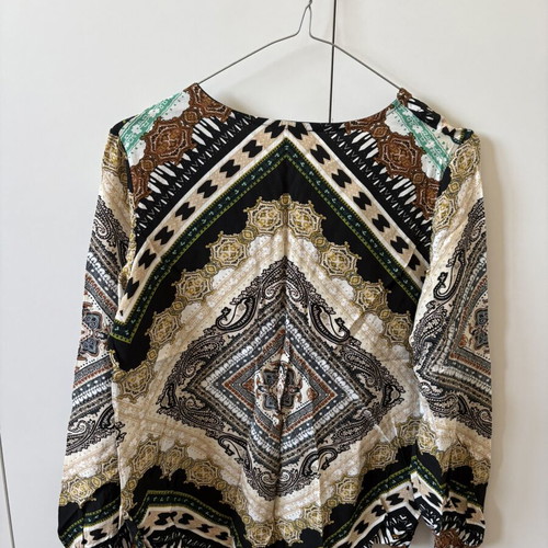 Hobo blouse with sleeve like new, colorful by Ths Fashion