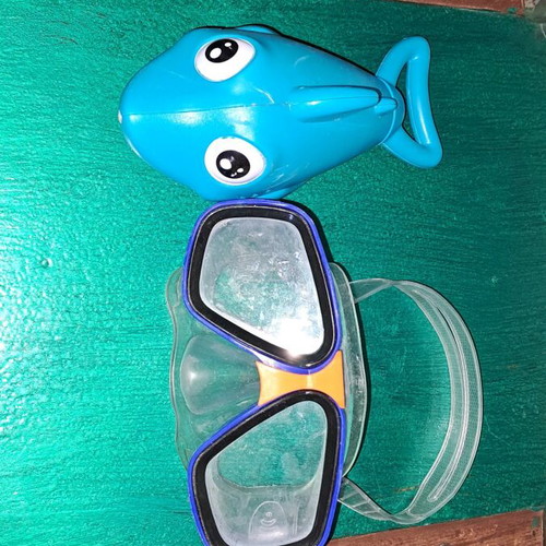 Mask and fish for bath used, pack