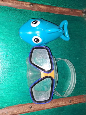 Mask and fish for bath used, pack