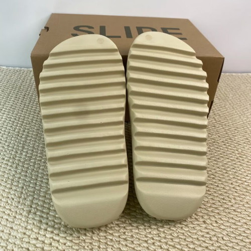 Adidas Yeezy Slides Bone like new