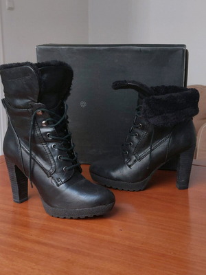 Adam's Shoes black ankle boots with heel, fur lining, size 38, like new