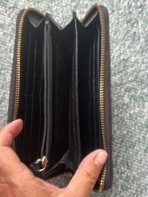 DKNY wallet like new, black