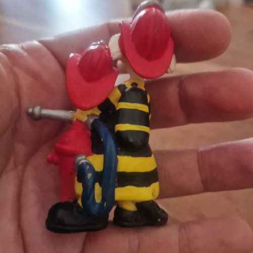 Looney Tunes collectible PVC figures, Tweety and Sylvester firefighter scene