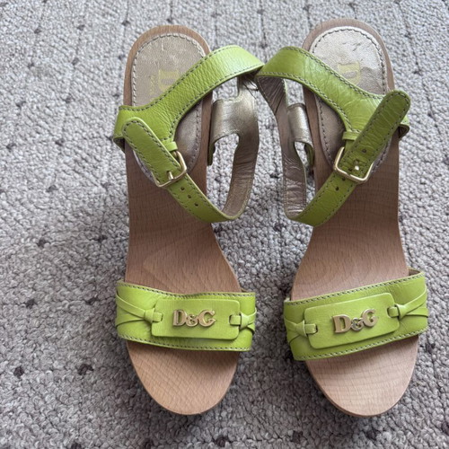 Dolce & Gabbana sandals size 38 like new, green