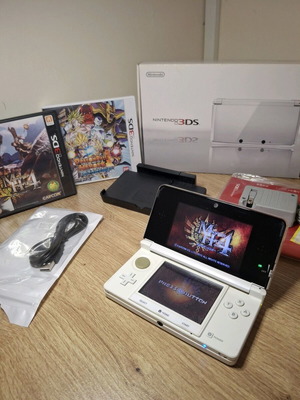 Nintendo 3DS White full box like new with games