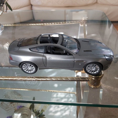 Αυτοκίνητο συλλεκτικό Aston Martin κλίμακα 1:18 μεταχειρισμένο