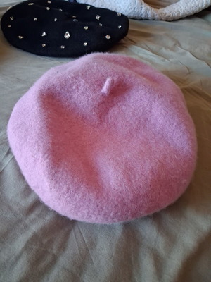 Zara pink beret used, one size