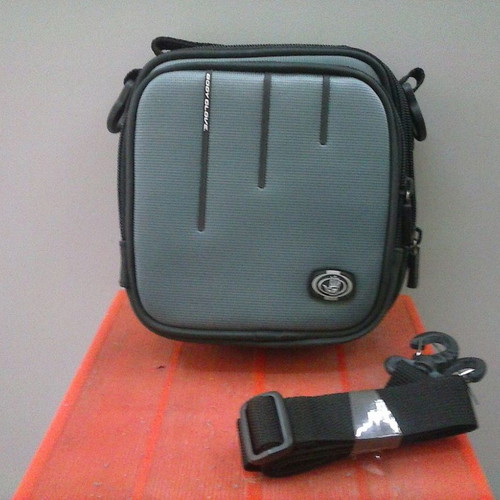 CD Player 32 CD Bag Fellowes new with shoulder strap and handle
