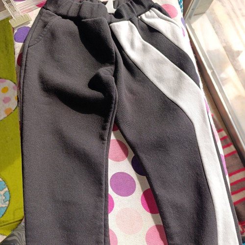 Nek Kids Wear sportswear like new, black with white stripe, age 6