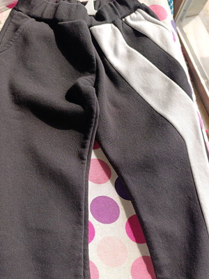 Nek Kids Wear sportswear like new, black with white stripe, age 6