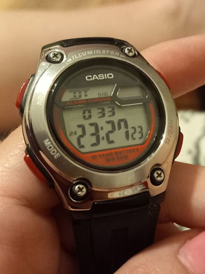 Ρολόι Casio σαν καινούργιο, μαύρο και ασημί, με φωτιζόμενη οθόνη