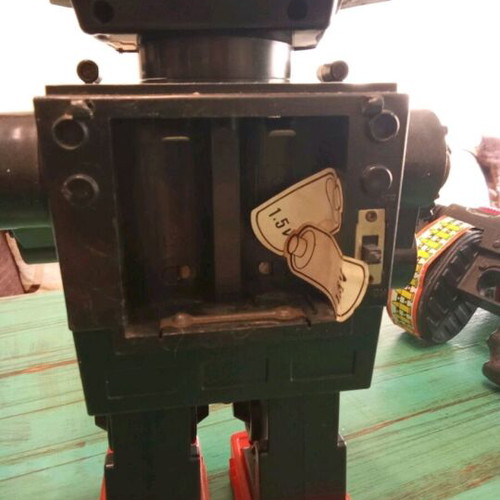 Plastic robot used, non-functional, 30 centimeters