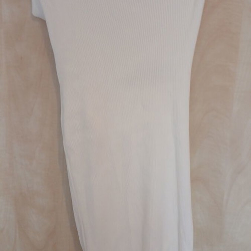 Zini dress white like new with small cutout and rib fabric