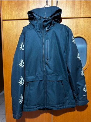 Volcom snowboard jacket like new, medium size, waterproof