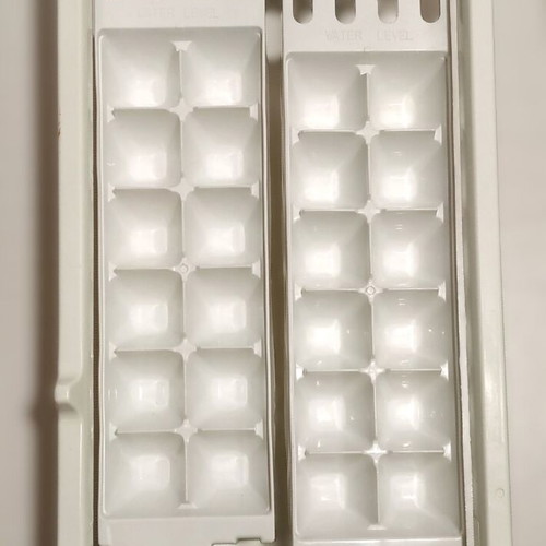 Samsung refrigerator ice tray like new