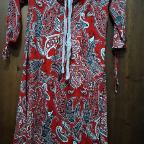 Mako dress used, red paisley, medium to large size