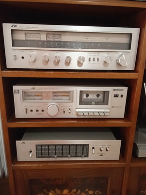 Vintage JVC Hi-Fi Stereo System with Turntable, Cassette Player, Equalizer, 2 Speakers and 5 Vinyl Records