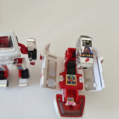Transformers Diaclone Ambulance Ratchet used with accessories