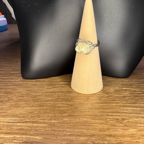 Adjustable ring with white rose design like new