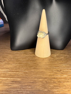 Adjustable ring with white rose design like new