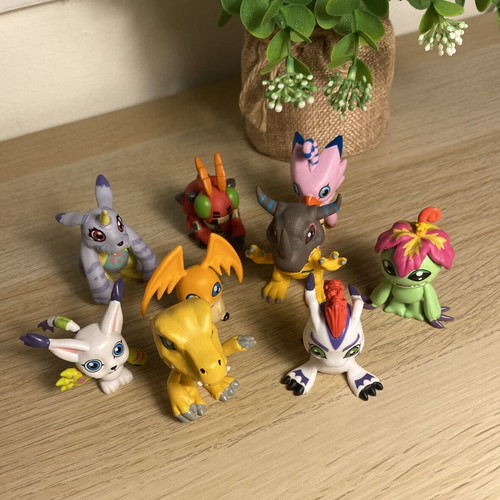 Digimon figures like new, set of 9
