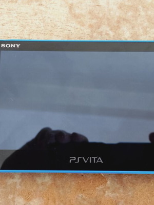 Sony PlayStation Vita μεταχειρισμένη με κάρτα μνήμης 8GB και θήκη