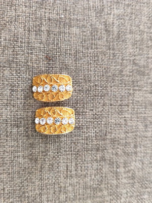 Clip-on earrings like new
