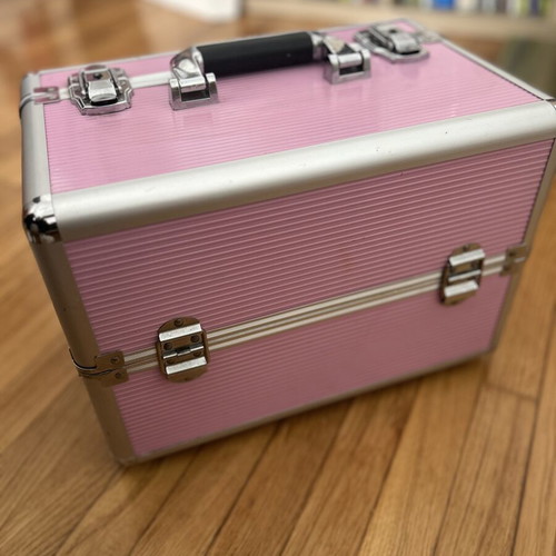 Beauty case pink used with aluminum corners and folding shelves