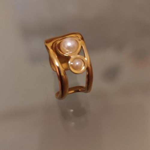 Gold-colored ring with white pearls, stainless steel, like new