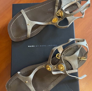 Marc by Marc Jacobs δερμάτινα γκρι σανδάλια