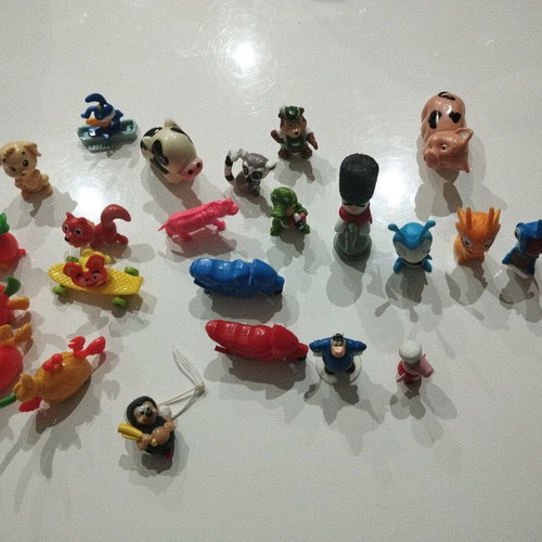 Various small toys like new, pack