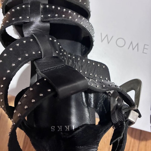 Ikks black leather gladiator sandals like new, size 37
