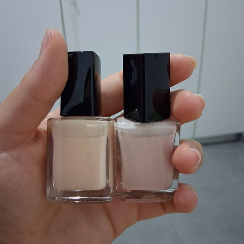 Avon Ultra Colour nail polish set of 2, like new