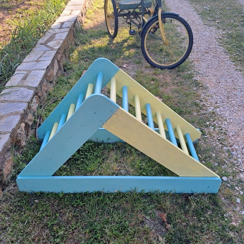 Climbing triangle like new
