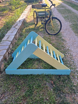 Climbing triangle like new