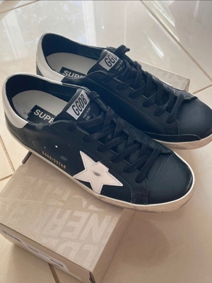 Παπούτσια Golden Goose Classic Super Star σαν καινούργια, μέγεθος 37, μαύρο-άσπρο