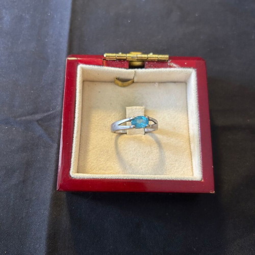 Silver 925 ring like new with blue stone