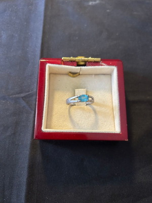 Silver 925 ring like new with blue stone