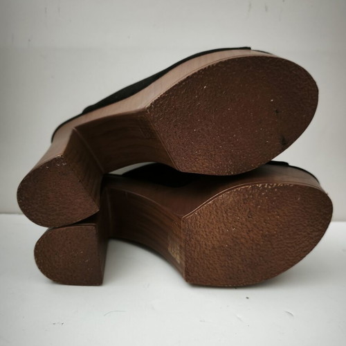 Open-toe mules size 41 like new, black suede and brown platform