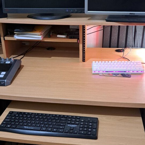 Studio Producer Station Desk like new