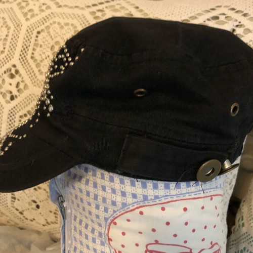 A.L.E. hats like new, modern with beautiful embroidery, set of 3